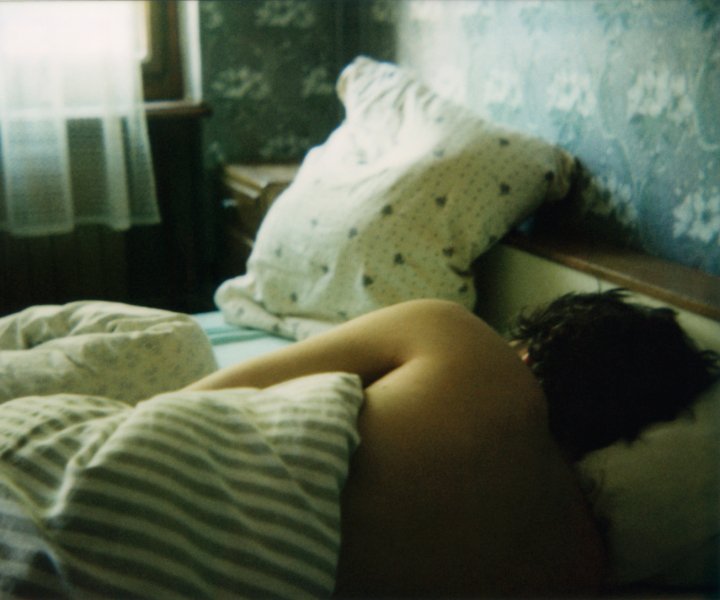 Фотографирует спящую жену - 41 фото